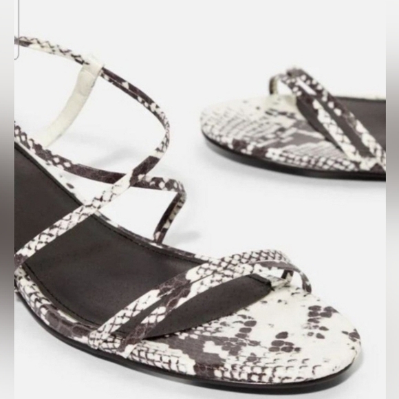 Going Steady Strappy Heel Sandal Size 8.5 MSRP $59.95 - Picture 2 of 7